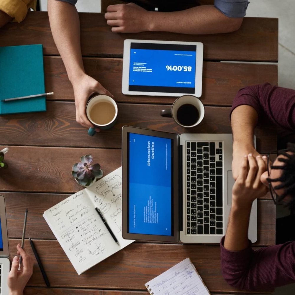 pexels-fauxels-3183165